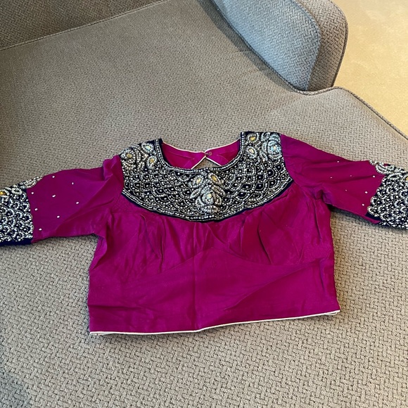 Brand New Gorgeous Pure Crepe Sari with Heavy Embroidery Work - Picture 7 of 7